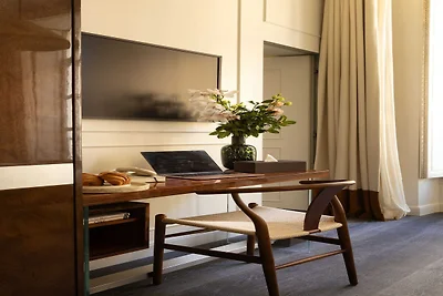 Palais Bourbon Hotel – Zimmer 31 – 4P –...