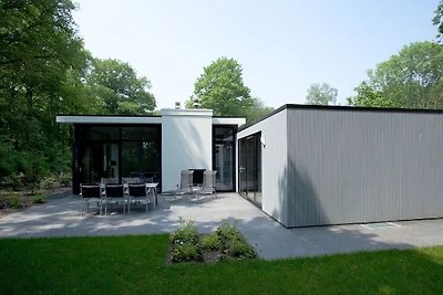 Cozy house with garden, near Maasduinen
