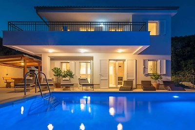 Moderne Villa in Cres mit Pool