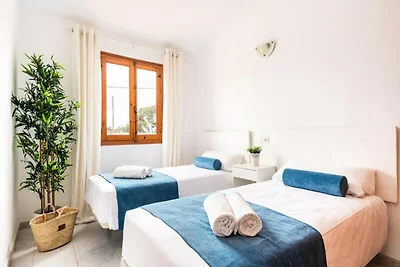 Wohnung in Cala Blanca mit Poolblick