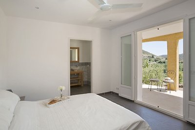 Moderne Villa mit privatem Pool in Roquebrun