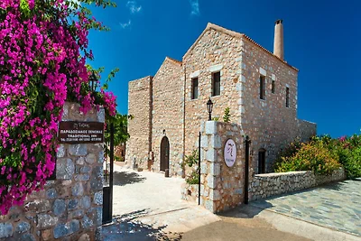 Appartamento a Pirgos con camino