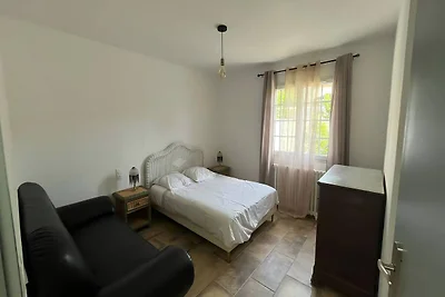 Villa in St Denis mit Pool und Pyrenäenblick