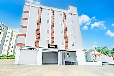 Super Townhouse Oak Kompally