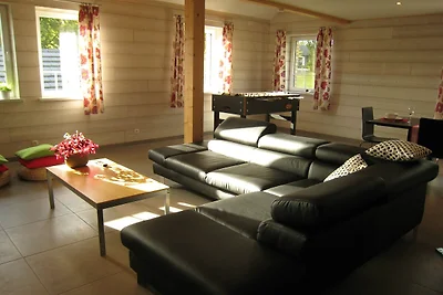 Ferienhaus in Ovifat nahe See & Wald