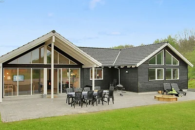 18 Personen Ferienhaus in Tranekær