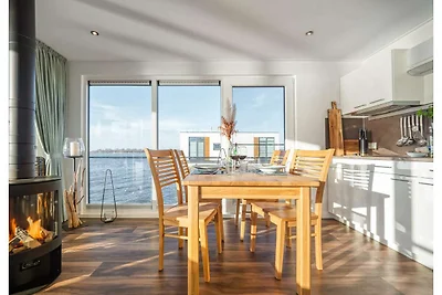 Helle Basis mit Zugang zur Küste