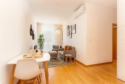Charming 1-Bedroom Apartment in Oporto