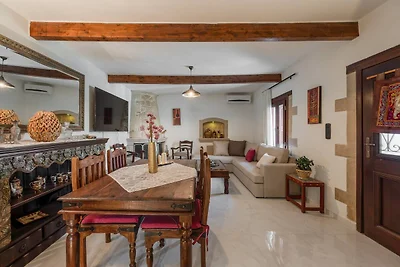 Evergreen Villa am Stadtrand von Patsos