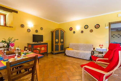 Agriturismo in zona collinare con piscina