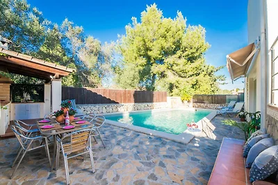 House with pool near the beach