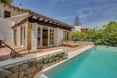 Luxus-Villa mit privatem Pool und Blick auf d...