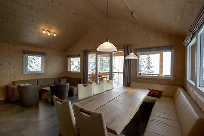 Chalet nelle Alpi vicino Sci e Foresta
