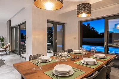 Villa in Svetvinčenat mit Schwimmbecken