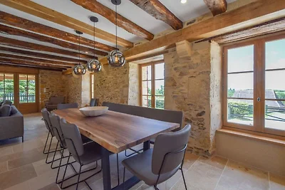 Huisje op de heuveltop met zwembad