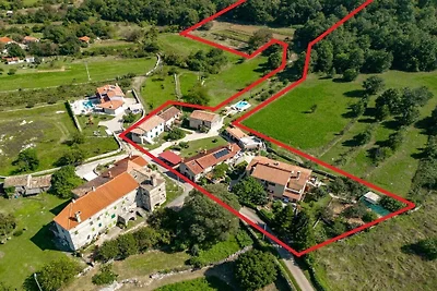Gospodarstwo w Nedešćinie z basenem