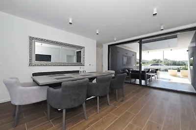 Villa in Kraj, Tkon mit Schwimmbecken