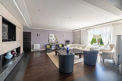 Villa con aria condizionata, 8 camere da lett...