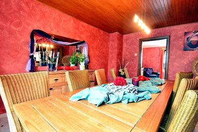 Schönes Ferienhaus in Waldnähe in Nidrum