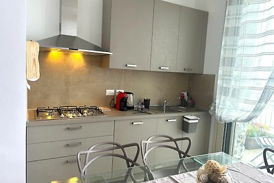 Mooi appartement aan zee in Giardini Naxos