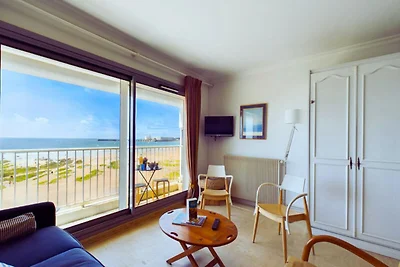 Apartment in Les Sables mit Meerblick