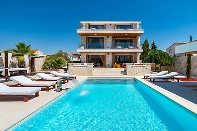 Villa a Polača con piscina