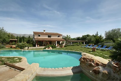 Geräumiges Ferienhaus mit privatem Pool
