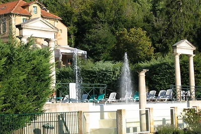 Wohnung in einem Château de la Drôme mit Pool
