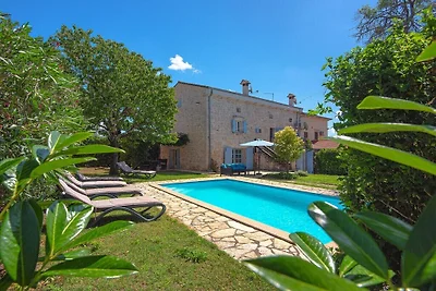 Villa in Sveti Lovreč met zwembad