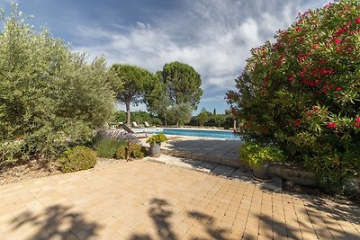 Lussuosa villa a Carpentras con piscina...