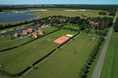 Schönes Haus mit Veranda und Steg