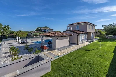 Villa in Sveti Lovreč mit Schwimmbecken