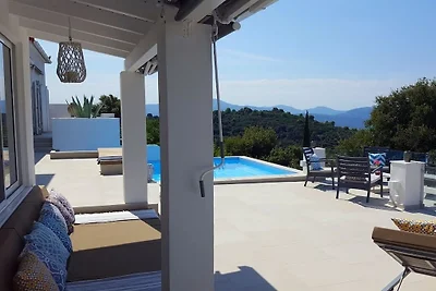 Villa in Kalo Nero mit Schwimmbecken