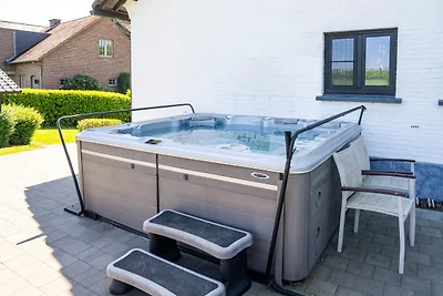 Villa mit Whirlpool in Borgloon