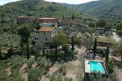 Spaziosa villa per vacanze con piscina