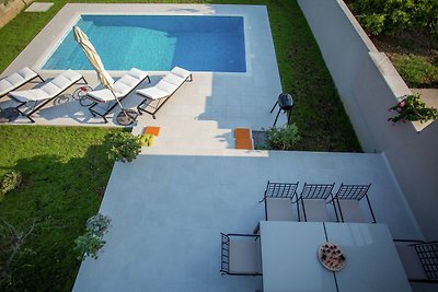 Moderne Villa in Dalmatien mit Garten