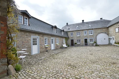 Middeleeuwse boerderij met privétuin