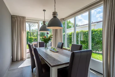 Geräumiges Ferienhaus in Kamperland