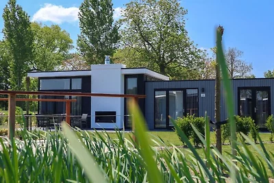 Modern vakantiehuis in Nieuwvliet met tuin