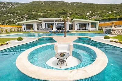 Villa in Kalkan mit Schwimmbecken