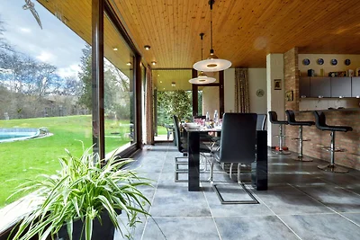 Luxusvilla mit Swimmingpool
