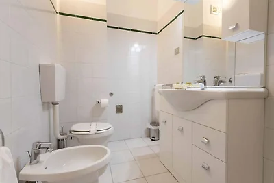 4-Person Coastal Apartment near Tuscany