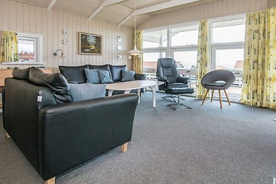 Geräumiges Ferienhaus in Sjølund mit Sauna