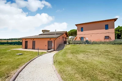 Allettante casa vacanze con piscina