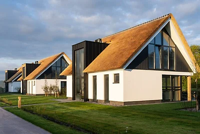 Luxuriöse Villa mit Sauna in Strandnähe