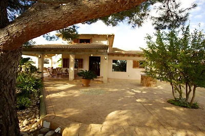 Moderna casa di campagna con piscina
