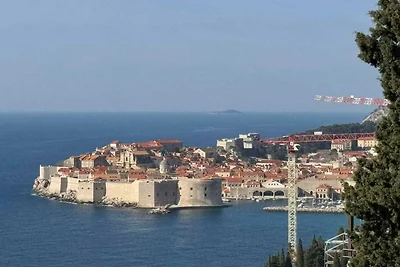 Charming Apartment with Terrace and Old Town ...