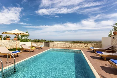 Villa in Arkadi mit Panoramapool