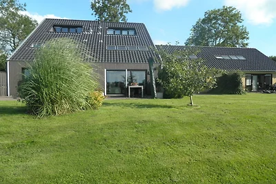 Luxuriöses Ferienhaus am Waldrand in Langweer