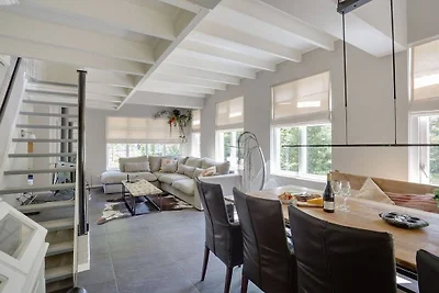 Casa di design con camino a Bedafse Bergen